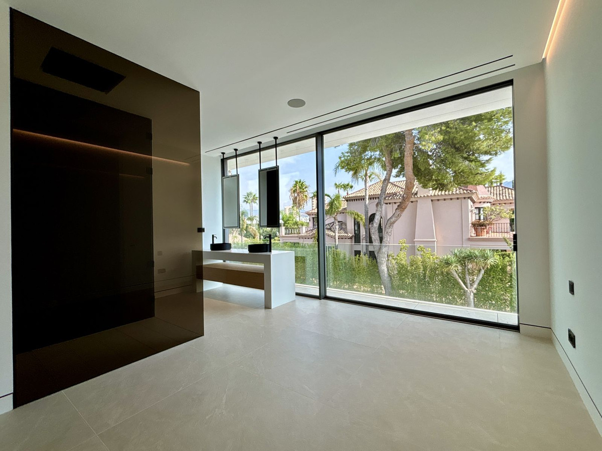 Huis te koop in Nueva Andalucía | 4 slaapkamers H5140960