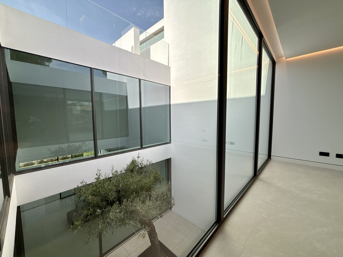 Huis te koop in Nueva Andalucía | 4 slaapkamers H5140960