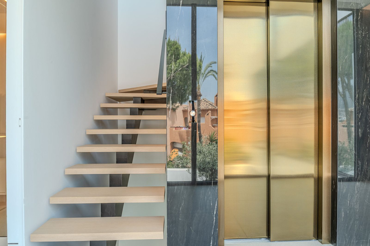 Huis te koop in Nueva Andalucía | 4 slaapkamers H5140960