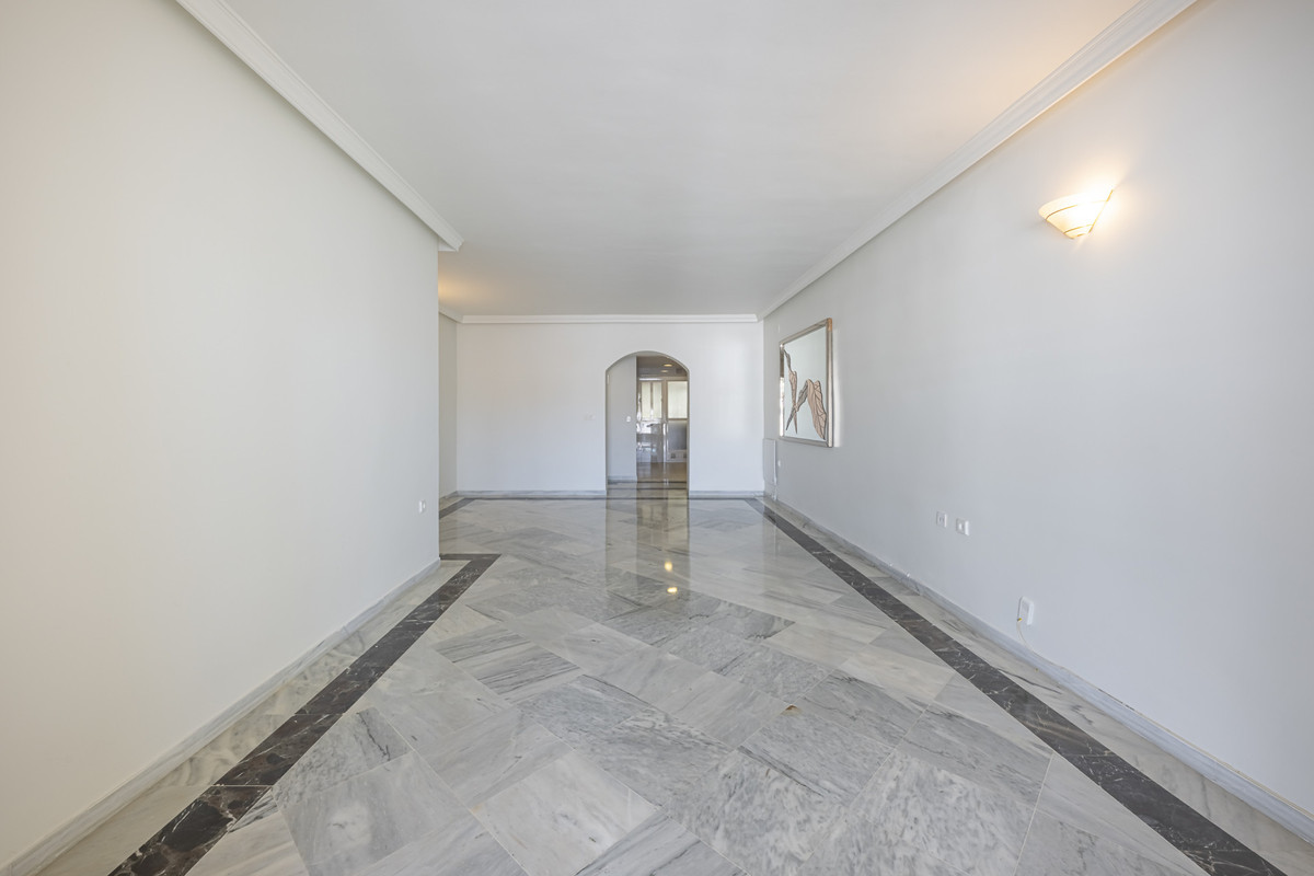 Appartement te koop in Nueva Andalucía | 2 slaapkamers H5150794