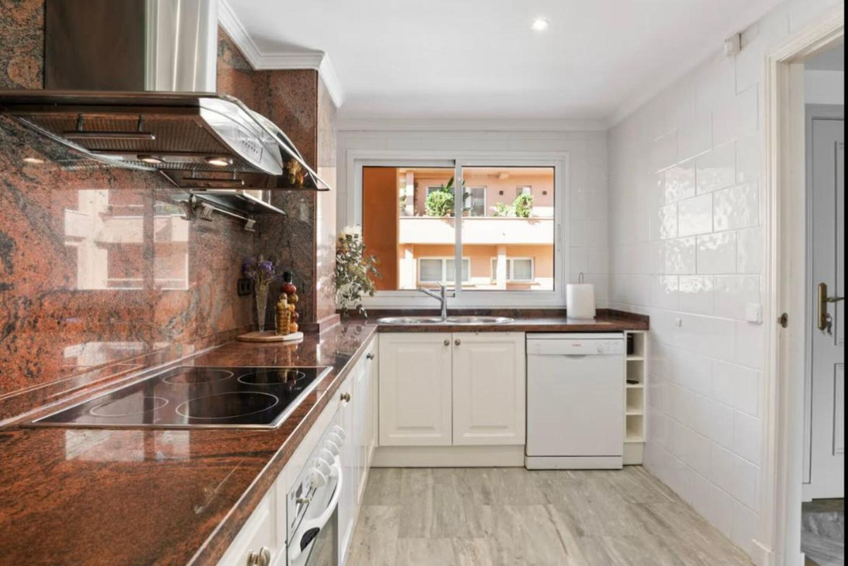 Appartement te koop in Nueva Andalucía | 2 slaapkamers H5200120