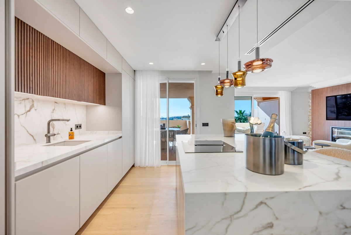 Appartement te koop in Nueva Andalucía | 4 slaapkamers H5242261