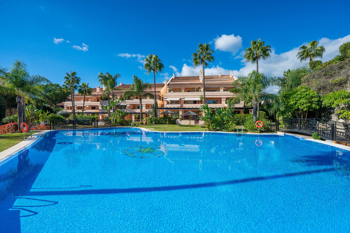 Appartement te koop in Nueva Andalucía | 4 slaapkamers H5242261