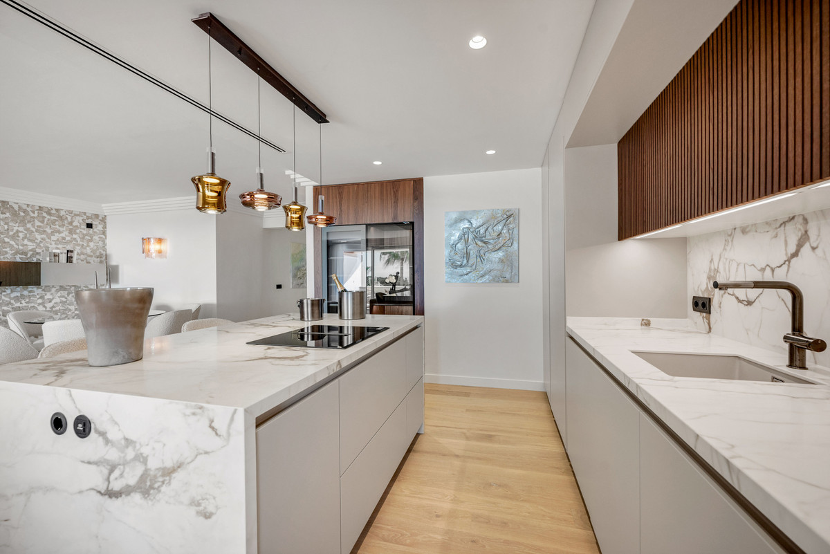 Appartement te koop in Nueva Andalucía | 4 slaapkamers H5242261