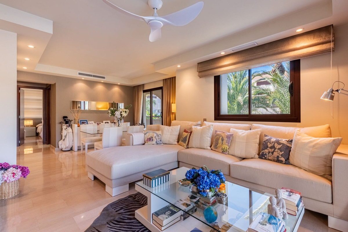 Appartement te koop in Nueva Andalucía | 2 slaapkamers H5250022