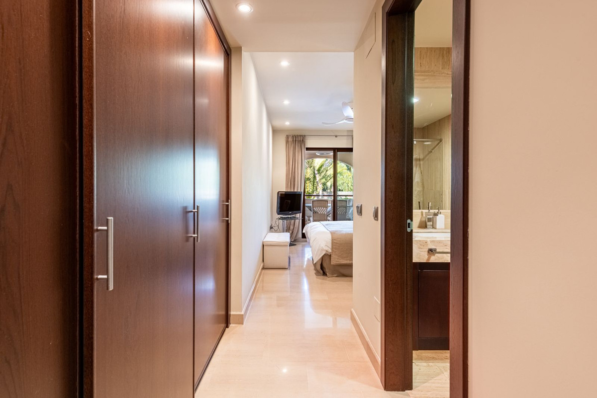 Appartement te koop in Nueva Andalucía | 2 slaapkamers H5250022