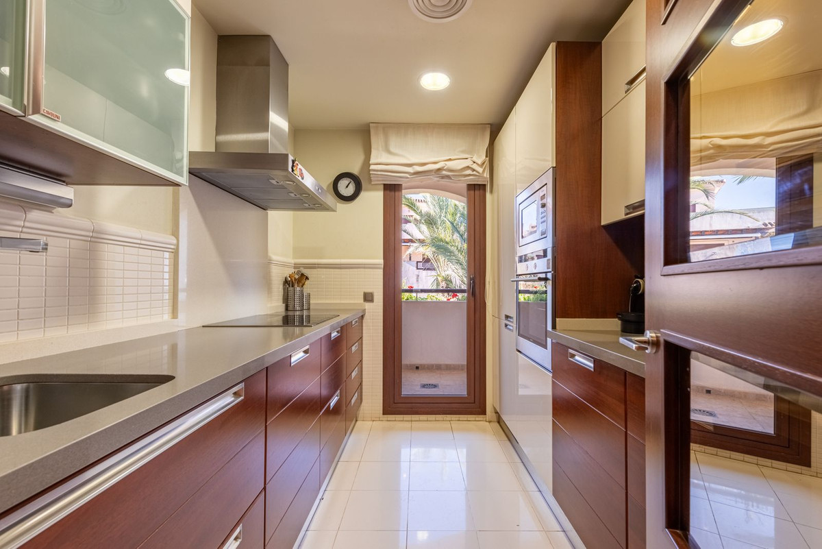 Appartement te koop in Nueva Andalucía | 2 slaapkamers H5250022