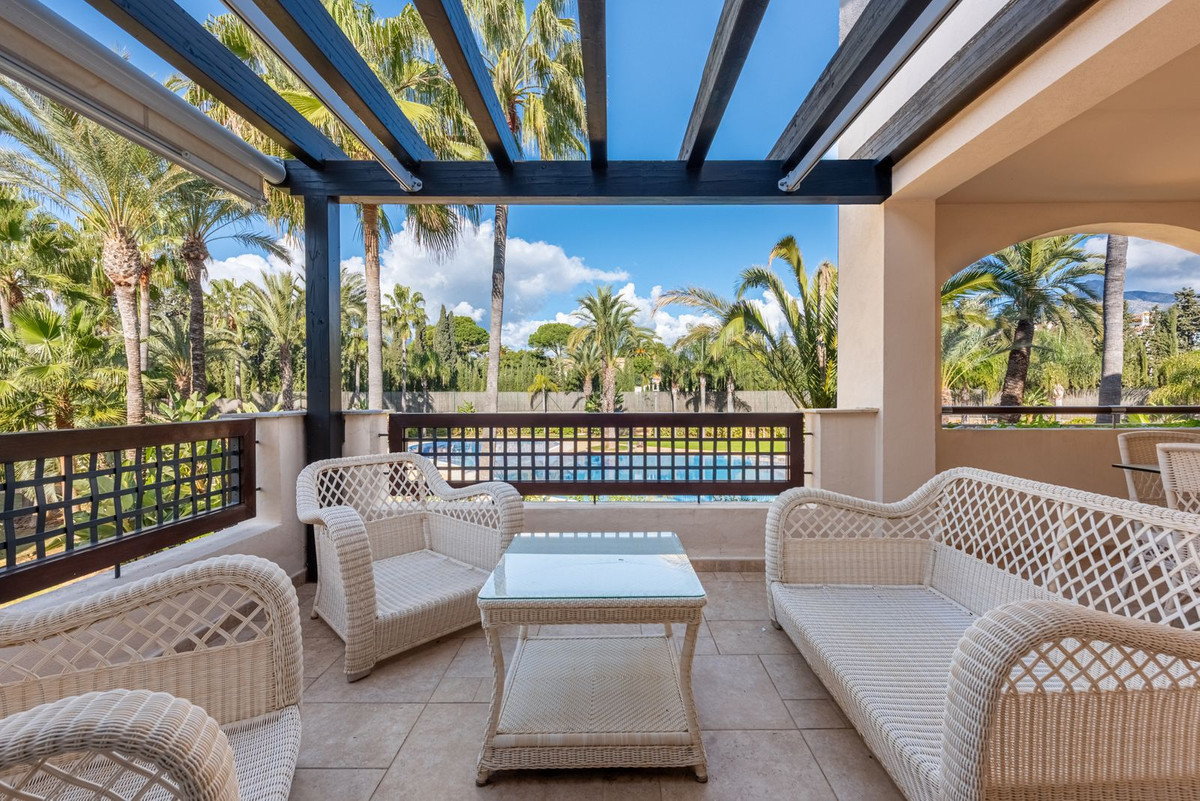 Appartement te koop in Nueva Andalucía | 2 slaapkamers H5250022