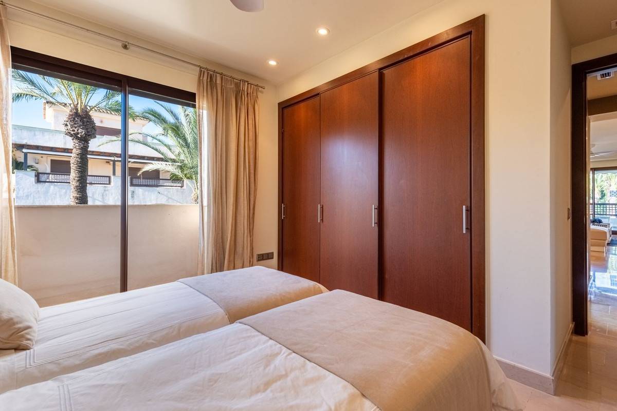 Appartement te koop in Nueva Andalucía | 2 slaapkamers H5250022