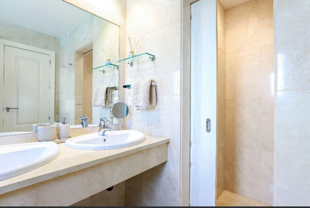 Appartement te koop in Nueva Andalucía | 2 slaapkamers H5261206