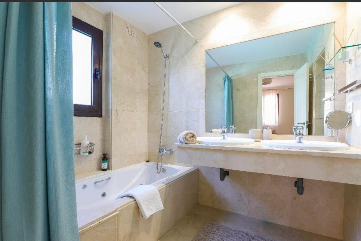 Appartement te koop in Nueva Andalucía | 2 slaapkamers H5261206