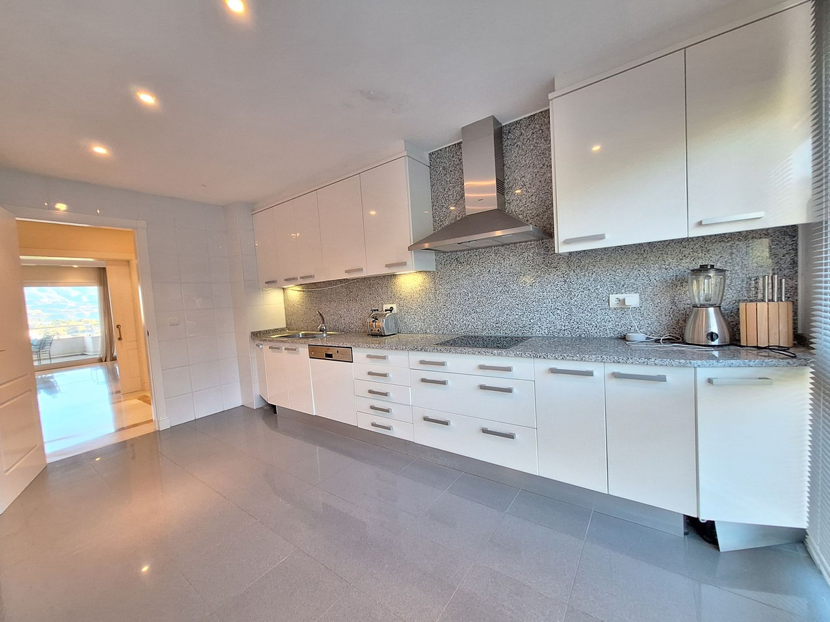 Appartement te koop in Nueva Andalucía | 3 slaapkamers H5264248