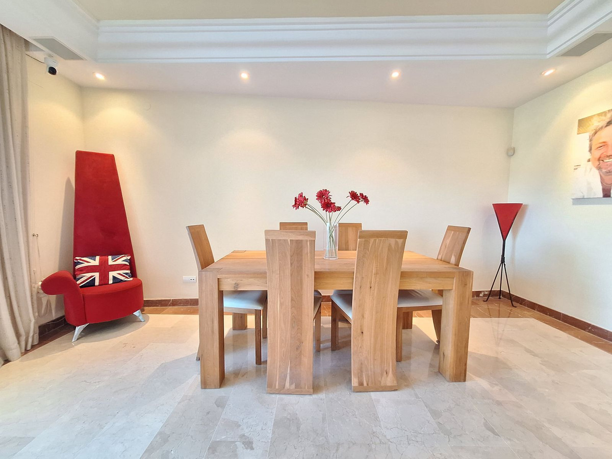 Appartement te koop in Nueva Andalucía | 3 slaapkamers H5264248