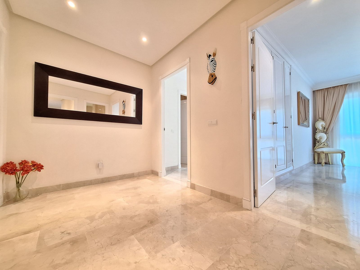 Appartement te koop in Nueva Andalucía | 3 slaapkamers H5264248