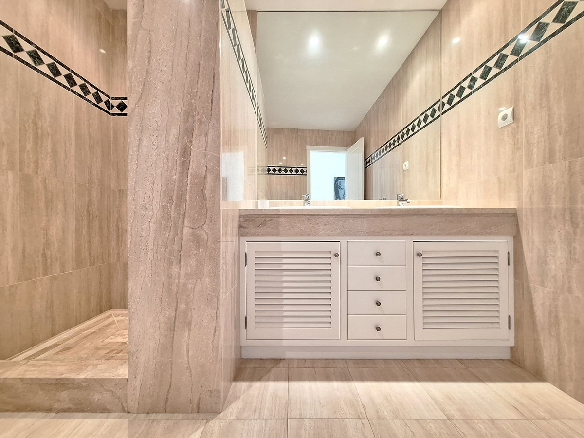 Appartement te koop in Nueva Andalucía | 3 slaapkamers H5264248