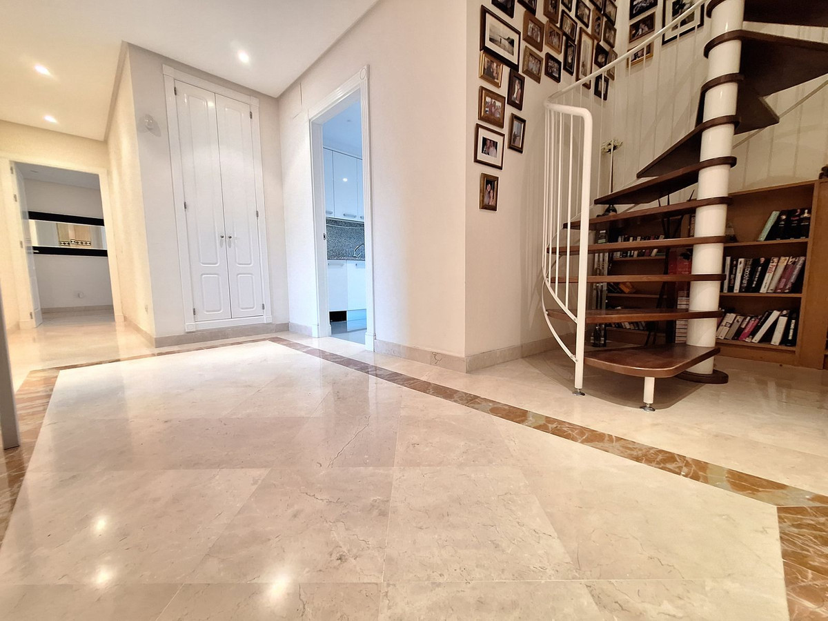 Appartement te koop in Nueva Andalucía | 3 slaapkamers H5264248