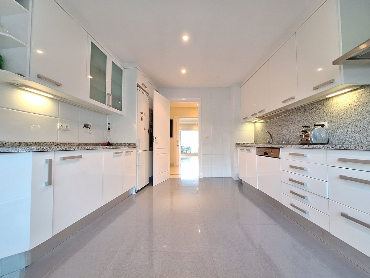 Appartement te koop in Nueva Andalucía | 3 slaapkamers H5264248