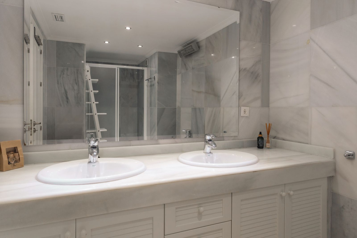 Appartement te koop in Nueva Andalucía | 2 slaapkamers H5272321