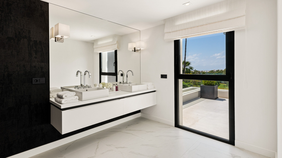 Huis te koop in Nueva Andalucía | 6 slaapkamers H5283235