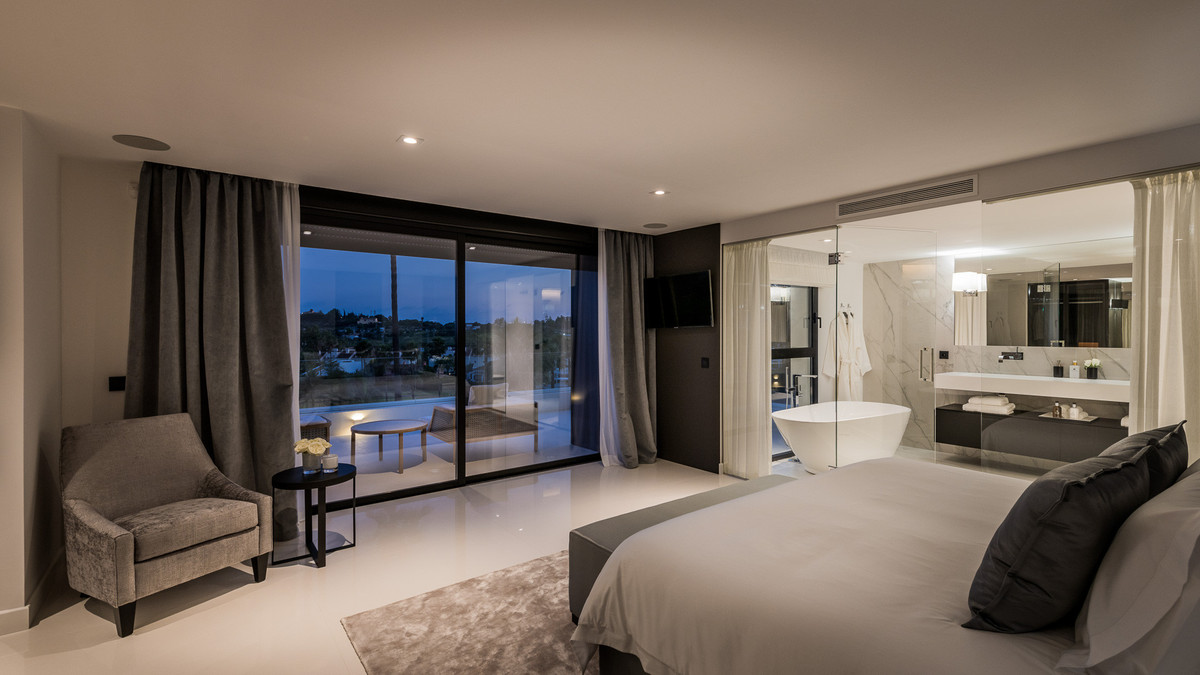 Huis te koop in Nueva Andalucía | 6 slaapkamers H5283235