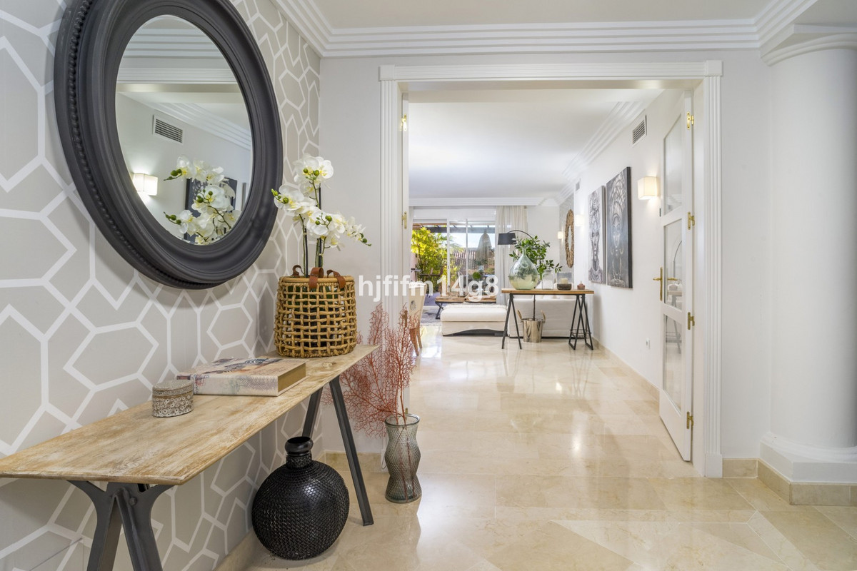 Appartement te koop in Nueva Andalucía | 2 slaapkamers H5287393