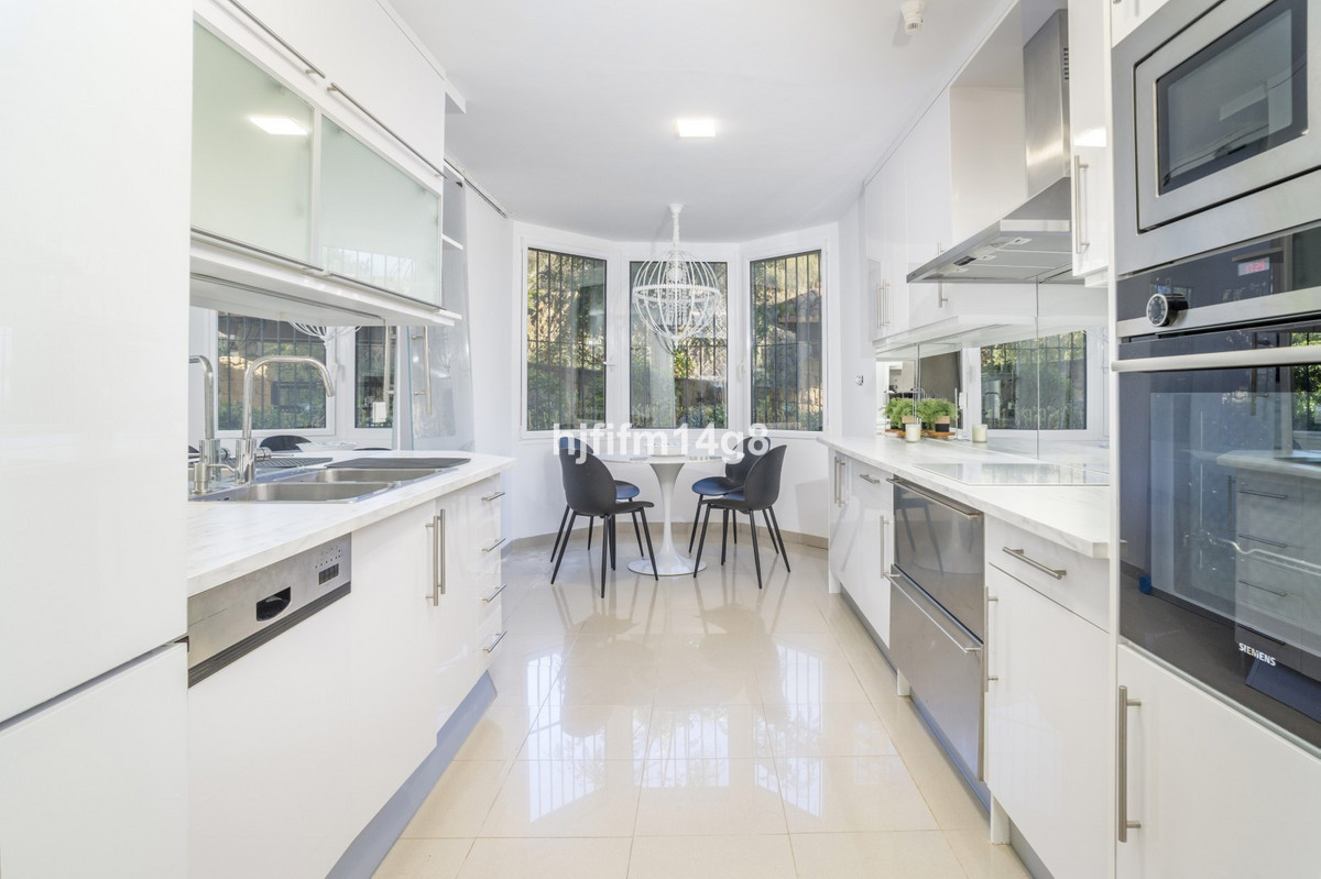 Appartement te koop in Nueva Andalucía | 2 slaapkamers H5287393