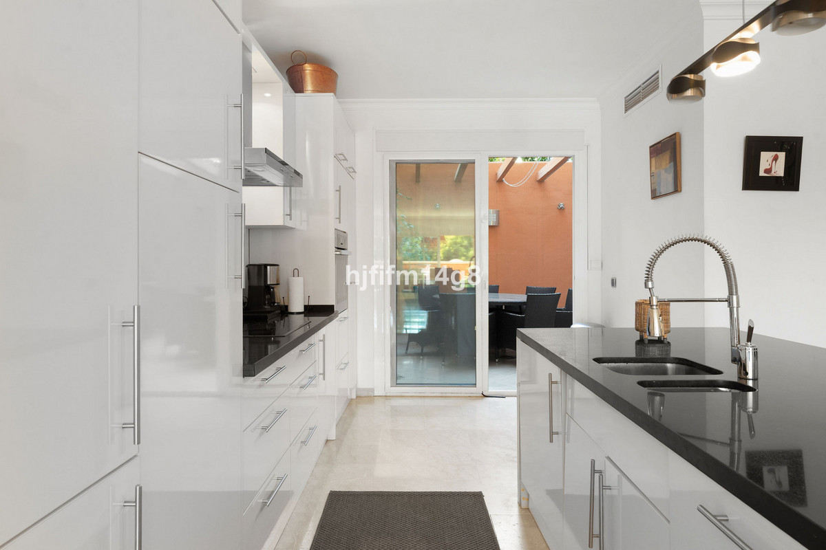 Appartement te koop in Nueva Andalucía | 4 slaapkamers H5289007