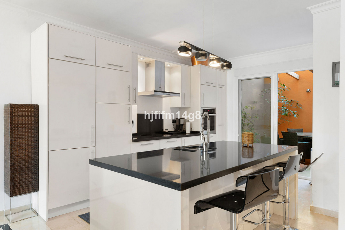 Appartement te koop in Nueva Andalucía | 4 slaapkamers H5289007