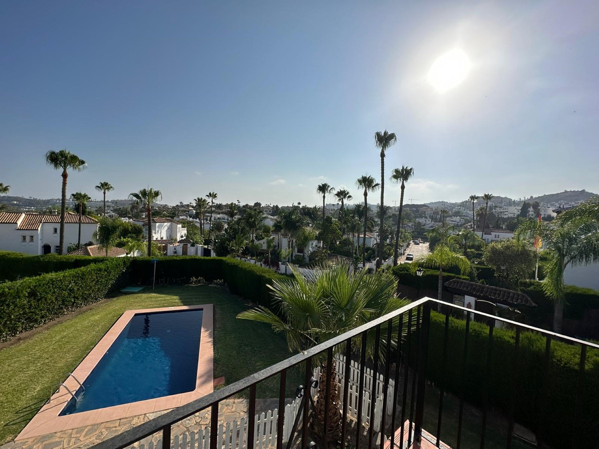 Huis te koop in Nueva Andalucía | 5 slaapkamers H5294248