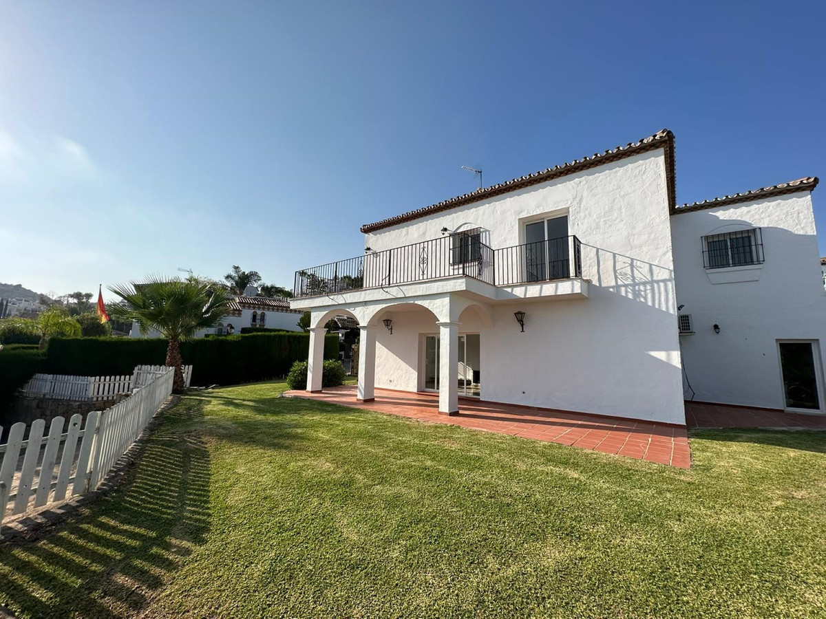 Huis te koop in Nueva Andalucía | 5 slaapkamers H5294248