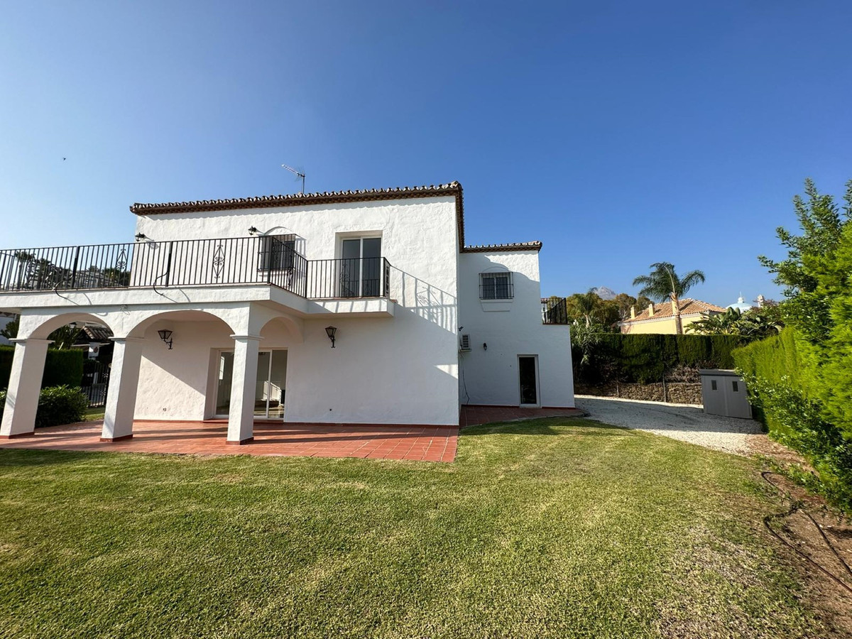 Huis te koop in Nueva Andalucía | 5 slaapkamers H5294248