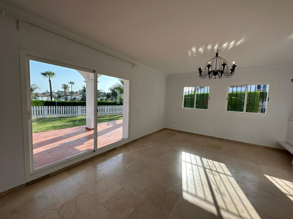 Huis te koop in Nueva Andalucía | 5 slaapkamers H5294248