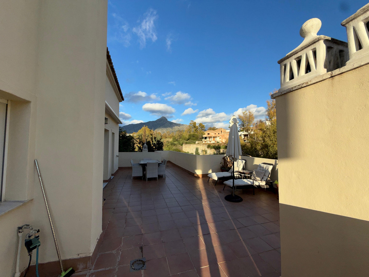 Appartement te koop in Nueva Andalucía | 4 slaapkamers H5299234