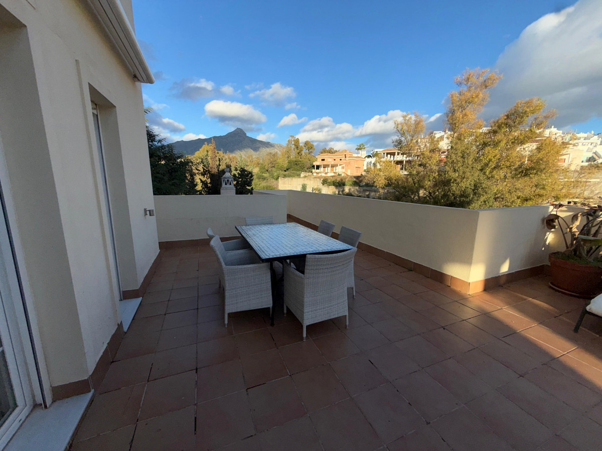 Appartement te koop in Nueva Andalucía | 4 slaapkamers H5299234