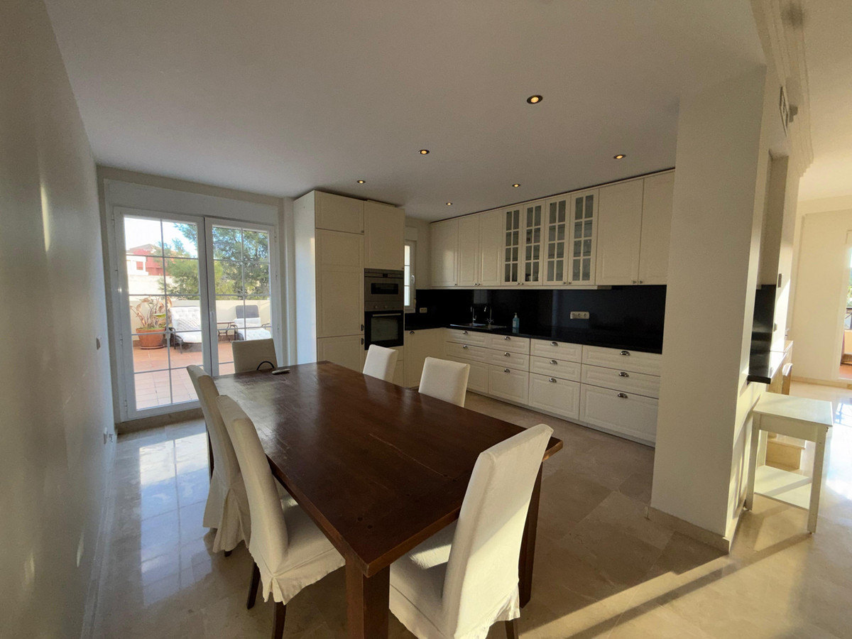 Appartement te koop in Nueva Andalucía | 4 slaapkamers H5299234