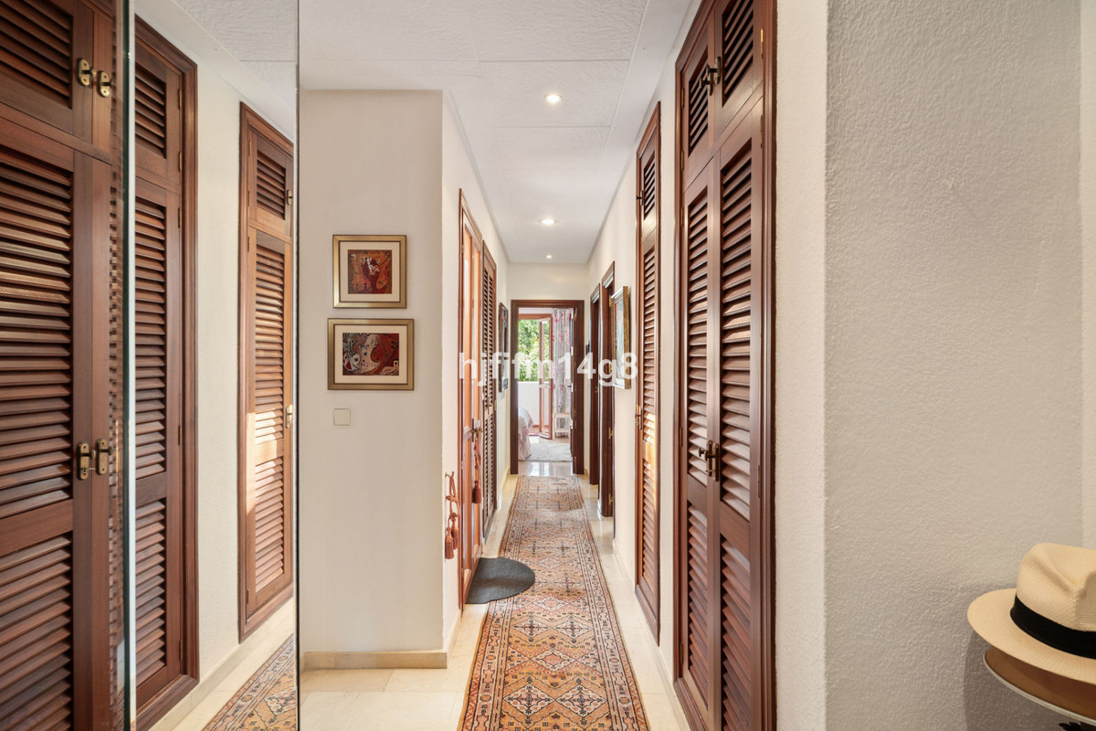 Appartement te koop in Nueva Andalucía | 2 slaapkamers H5307103