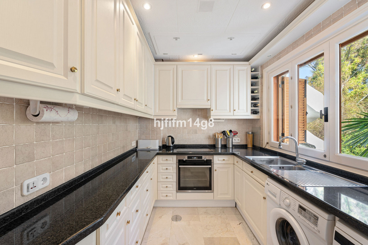 Appartement te koop in Nueva Andalucía | 2 slaapkamers H5307103