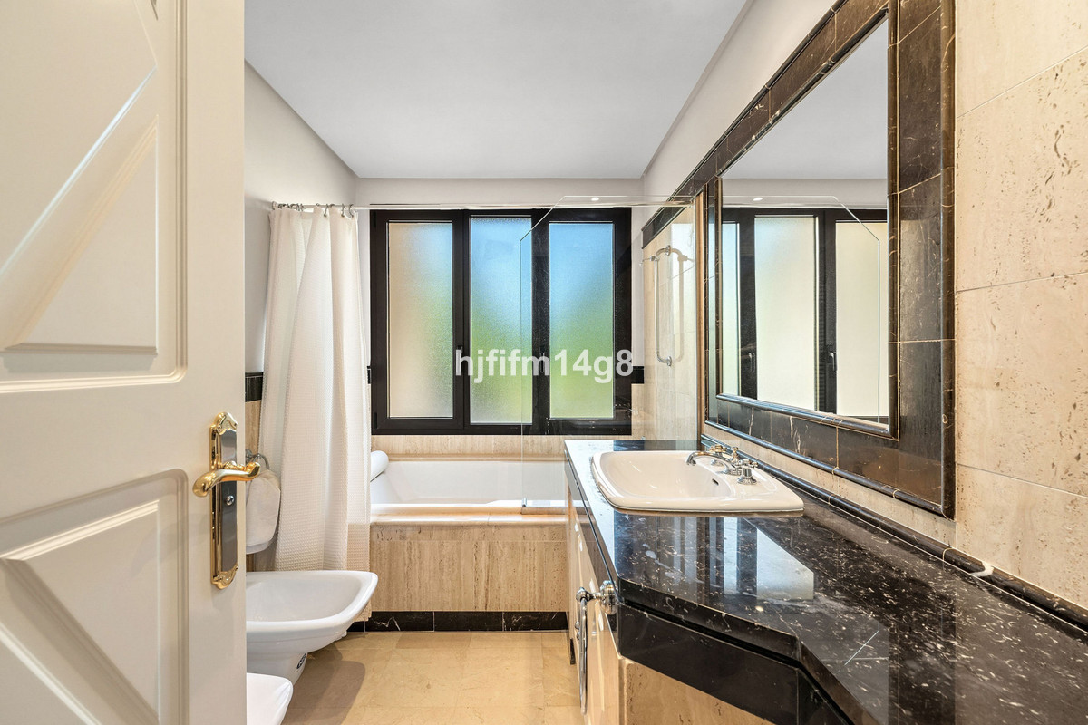 Appartement te koop in Nueva Andalucía | 3 slaapkamers H5311015