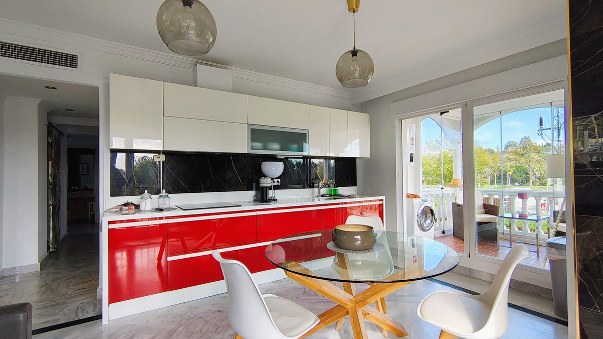 Appartement te koop in Nueva Andalucía | 4 slaapkamers H5311447