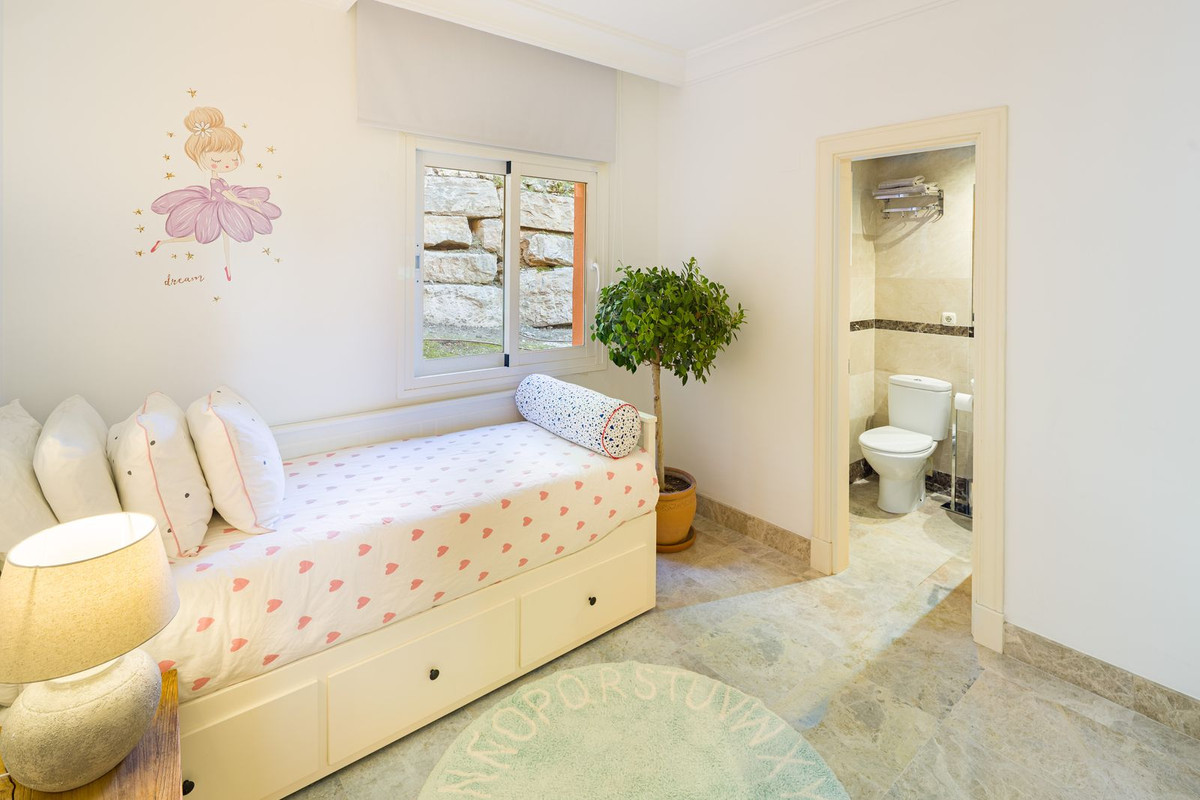 Appartement te koop in Nueva Andalucía | 4 slaapkamers H5315089