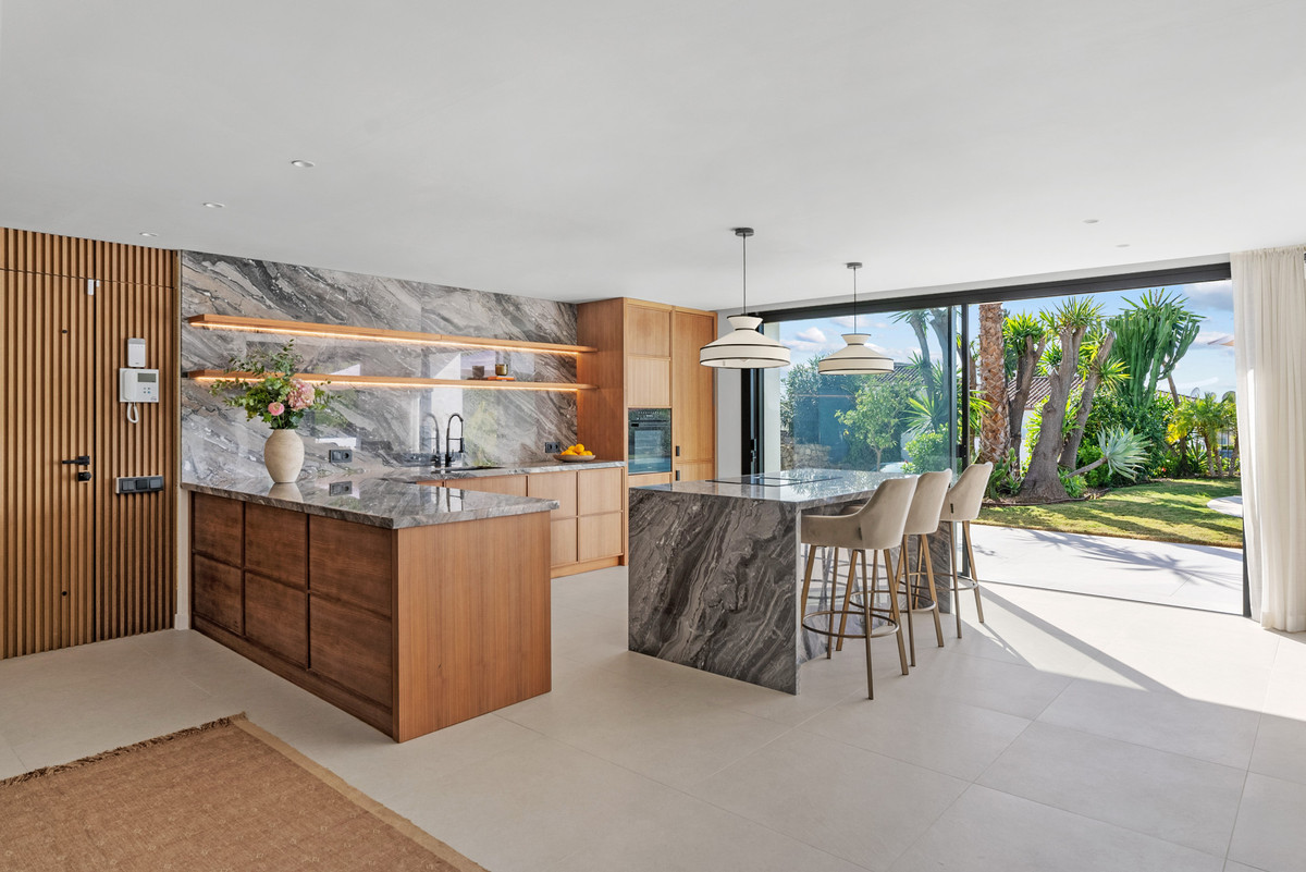 Appartement te koop in Nueva Andalucía | 4 slaapkamers H5315866