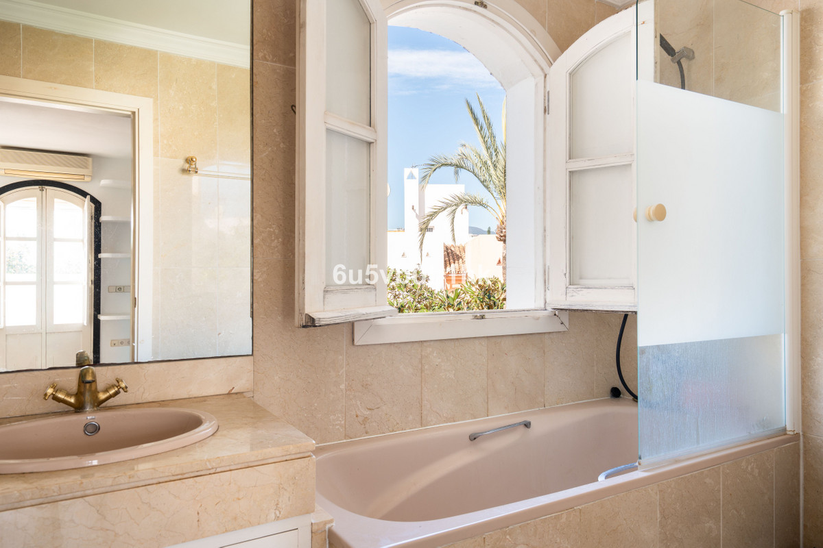 Appartement te koop in Nueva Andalucía | 4 slaapkamers H5321449