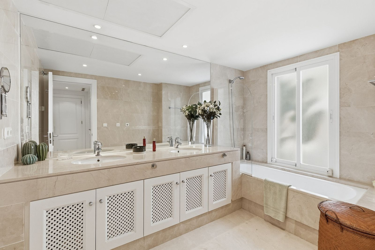 Appartement te koop in Nueva Andalucía | 3 slaapkamers H5332888