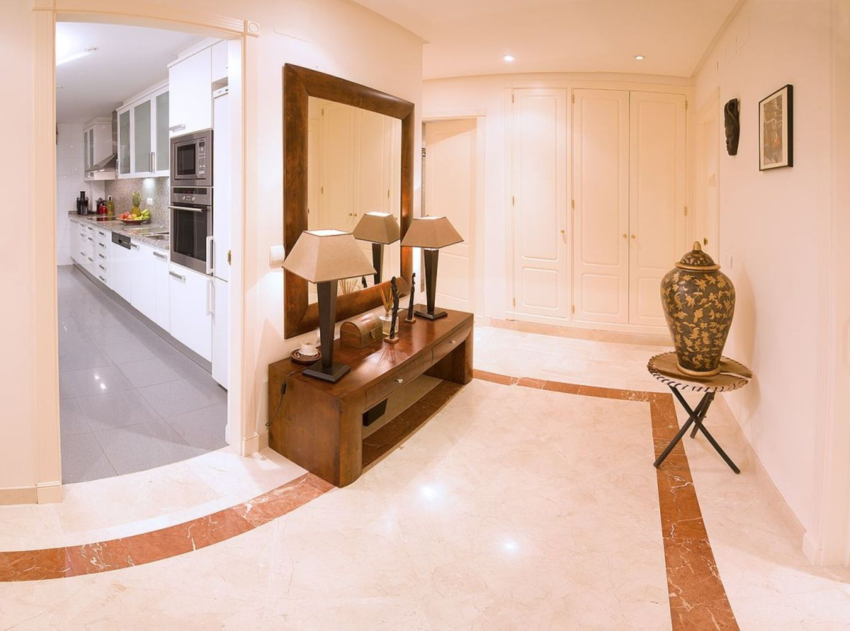 Appartement te koop in Nueva Andalucía | 2 slaapkamers H5333038