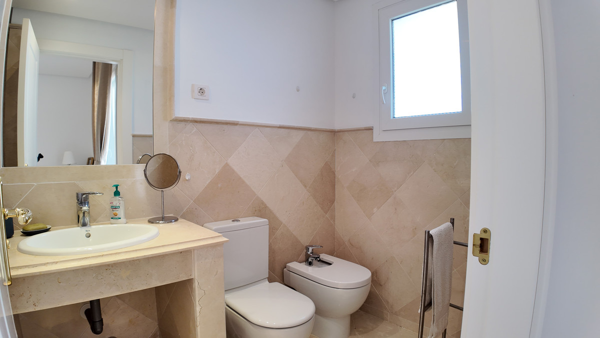 Appartement te koop in Nueva Andalucía | 2 slaapkamers H5342476