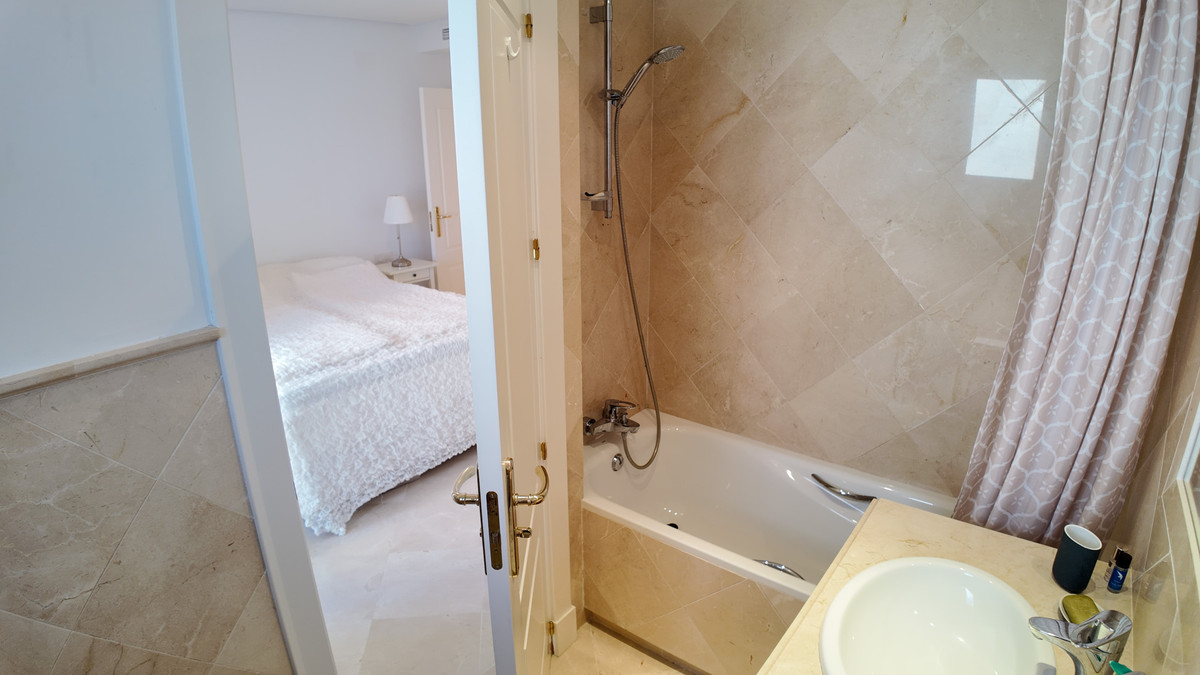 Appartement te koop in Nueva Andalucía | 2 slaapkamers H5342476