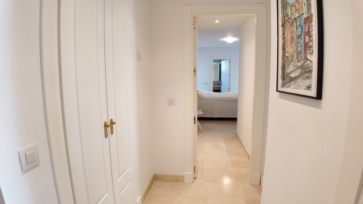 Appartement te koop in Nueva Andalucía | 2 slaapkamers H5342476