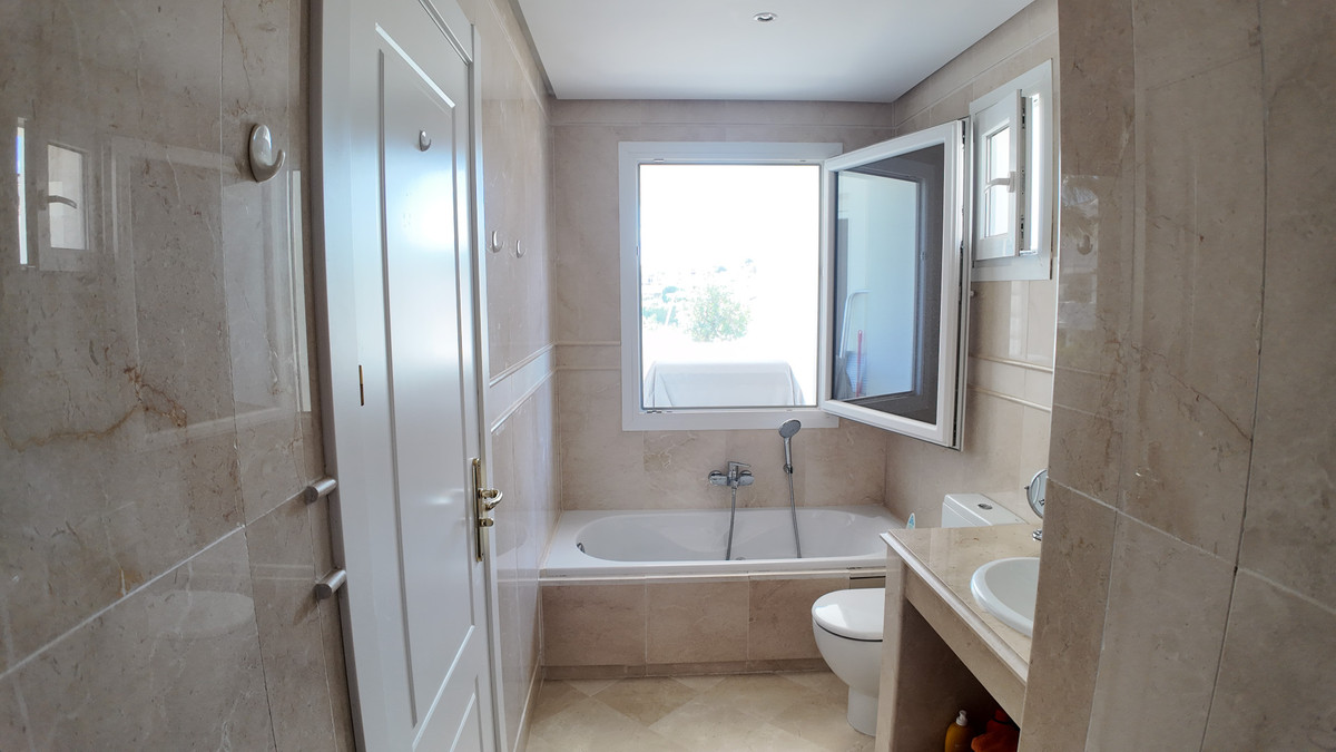 Appartement te koop in Nueva Andalucía | 2 slaapkamers H5342476