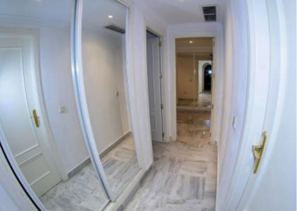 Appartement te koop in Nueva Andalucía | 2 slaapkamers H5346970