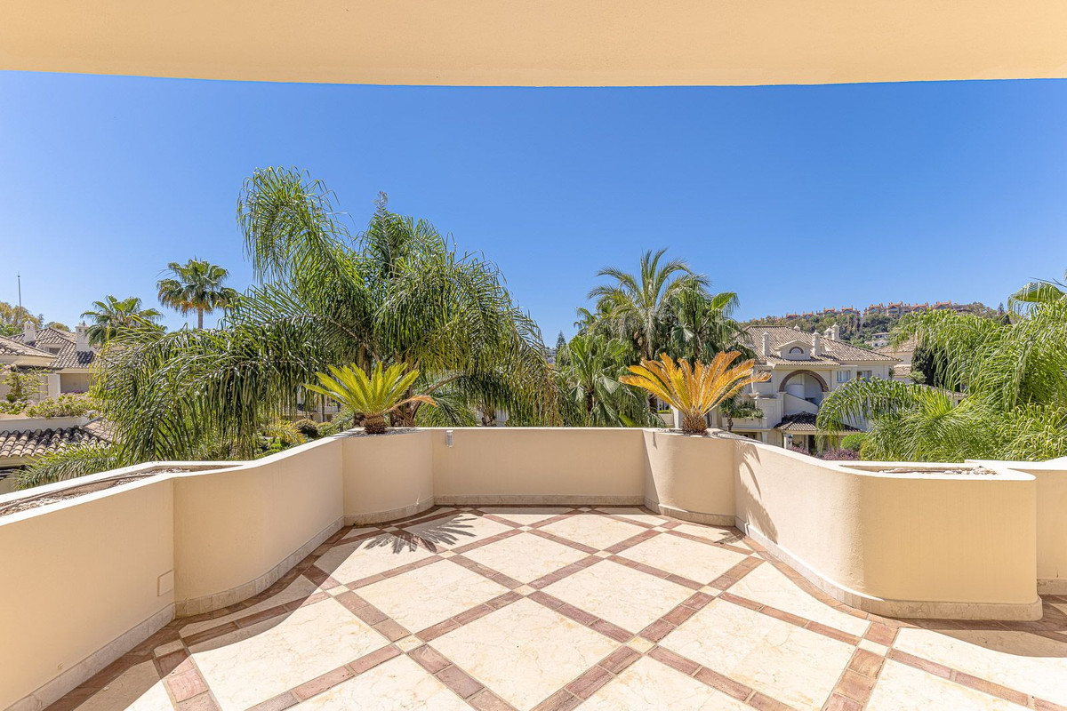 Appartement te koop in Nueva Andalucía | 3 slaapkamers H5349382